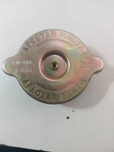 Cargar imagen en el visor de la galería, TAPÓN RADIADOR SEAT 600
