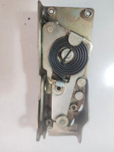 Cargar imagen en el visor de la galería, CERRADURA PUERTA DERECHA MERCEDE (FURGON)
