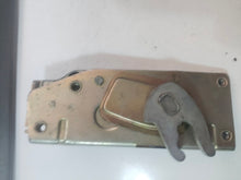 Cargar imagen en el visor de la galería, CERRADURA PUERTA DERECHA MERCEDE (FURGON)
