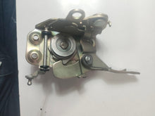 Cargar imagen en el visor de la galería, CERRADURA INTERIOR IZQUIERDA SEAT 850
