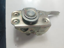 Cargar imagen en el visor de la galería, CERRADURA INTERIOR IZQUIERDA SEAT 850
