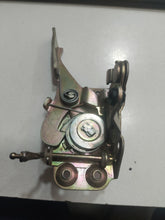 Cargar imagen en el visor de la galería, CERRADURA DELANTERA DERECHA SEAT 850
