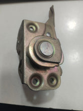 Cargar imagen en el visor de la galería, CERRADURA DELANTERA DERECHA SEAT 850
