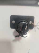 Cargar imagen en el visor de la galería, CERRADURA PORTALON TRASERO SEAT 127/RITMO
