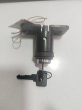 Cargar imagen en el visor de la galería, CERRADURA PORTALON TRASERO SEAT 127/RITMO
