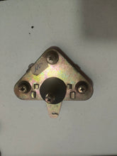 Cargar imagen en el visor de la galería, CERRADURA INTERIOR DERECHA SEAT 850/600 L/E
