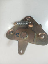 Cargar imagen en el visor de la galería, CERRADURA IZQUIERDA SEAT 600 E.L/850

