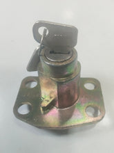 Cargar imagen en el visor de la galería, CERRADURA CAPO SEAT 127 ANTIGUO
