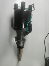 Cargar imagen en el visor de la galería, DISTRIBUIDOR DE ENCENDIDO SEAT 124/1430
