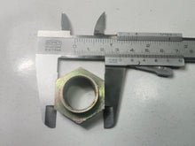 Cargar imagen en el visor de la galería, TUERCA MANGUETA SEAT 1500 IZQ/DCH
