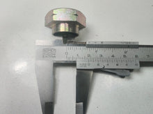 Cargar imagen en el visor de la galería, TUERCA MANGUETA SEAT 1500 IZQ/DCH
