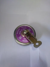 Cargar imagen en el visor de la galería, Tapón Aceite Hermético color morado| TA-102
