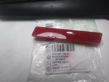 Cargar imagen en el visor de la galería, REFLECTANTE TRASERO IZQ VW
